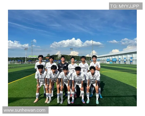 足球明星艺术品展现球场魅力与创意结合的独特商品体验