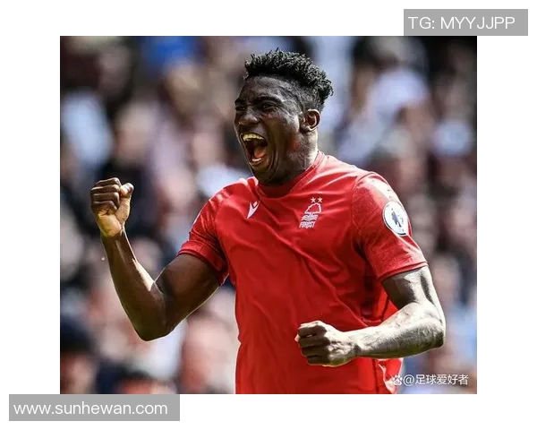 21号球衣的黑人足球明星背后的传奇故事与辉煌成就